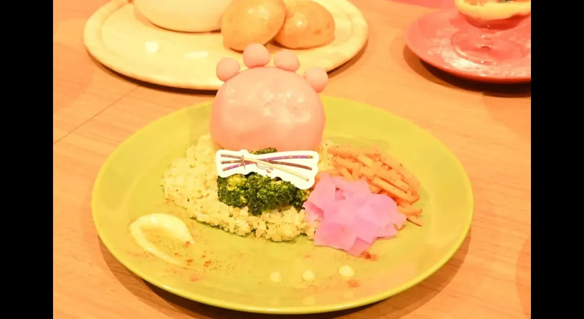 "Delicious 'Sticky' Bread Gratin at ONE PIECE Cafe!"